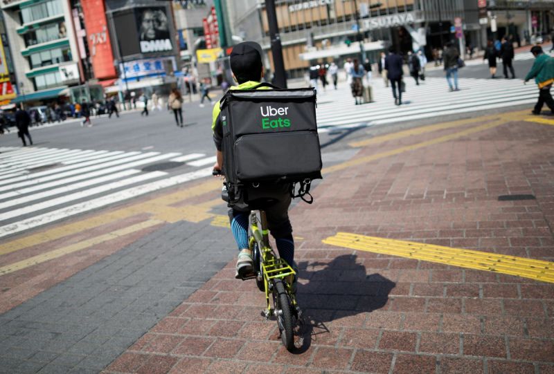 nhan-vien-uber-eats-japan-tai-shibuya nhan-vien-uber-eats-japan-tai-shibuya